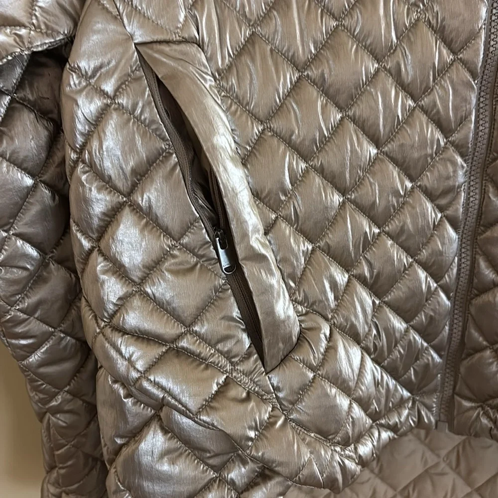 Athleta Whisper Featherless Jacket. Size M. - Picture 3 of 9